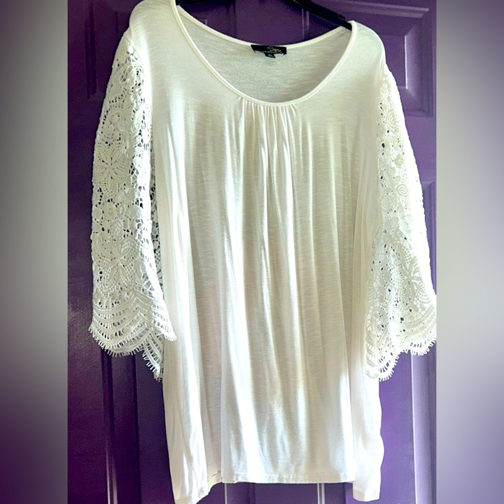 Suzanne Betro Embroidered Tunic Top L White Lace Sleeve Romantic Bell Sleeve